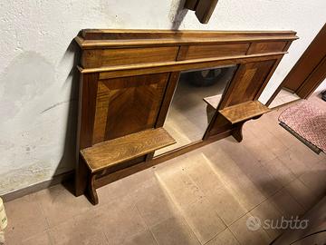 Mobile restaurato in legno