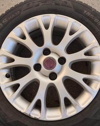 Cerchi in lega fiat punto 15  pollici