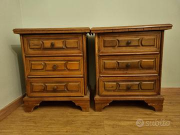 2 comodini in legno