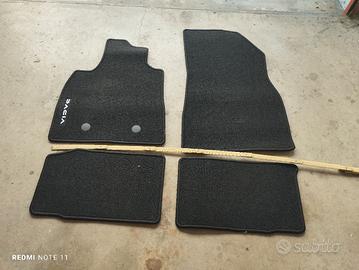 set tappetini per auto 