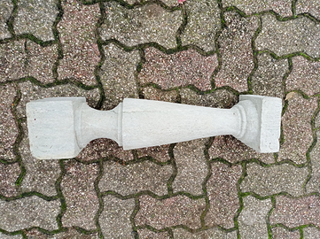 Antiche colonnine in pietra