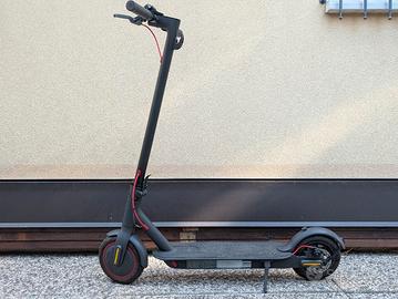 monopattino elettrico Xiaomi m365 pro
