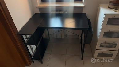 Scrivania nera semplice nuova