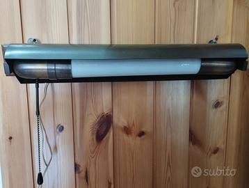 Antica lampada marinara al neon funzionante