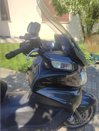 Burgman 650 maxi scooter comodo 2950 tratabile
