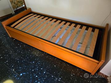 Letto singolo con cassettoni