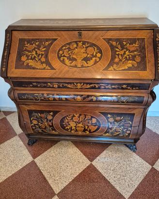Elegante comò Intarsiato in Stile Barocchetto -