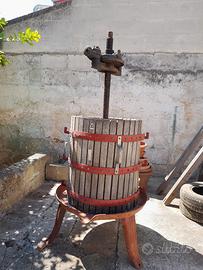 torchio per uva + carolla manuale + vascone
