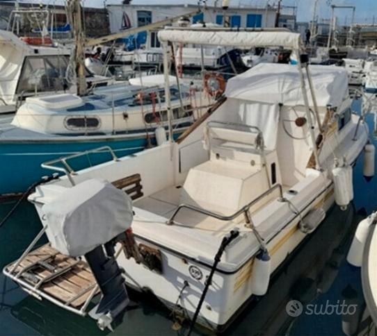 Natante usato a motore con posto barca - Nautica In vendita a Livorno