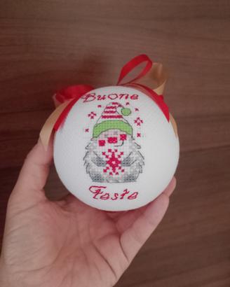 Pallina Natale gnomo ricamata – Buon Natale