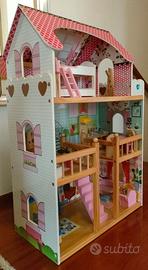 Casa delle bambole in legno