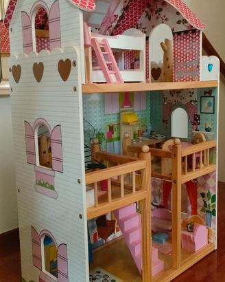 Casa delle bambole in legno