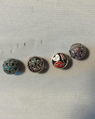 Clip e charm Pandora. CAD €55