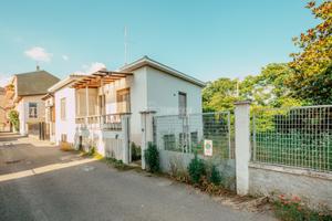 3 LOCALI INDIPENDENTE DA RISTRUTTURARE CON GIARDIN