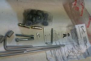 KIT ATTACCHI PARABREZZA PER PIAGGIO VESPA LIBERTY 