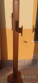 appendiabiti in legno a piantana 