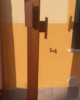 appendiabiti in legno a piantana 