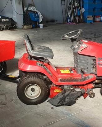 Trattorino rasaerba Toro Wheel Horse con rimorchio