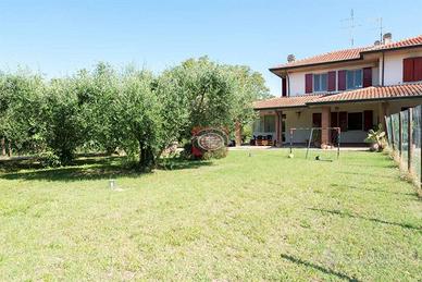 Villa di 208 m² con 5 locali e posto auto a Cesena