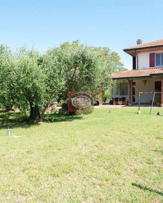 Villa di 208 m² con 5 locali e posto auto a Cesena