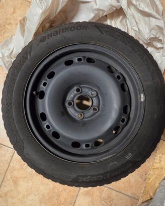 gomme invernali 185 / 60 R15 con cerchi polo