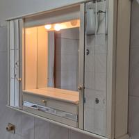 mobiletto bagno con specchio 