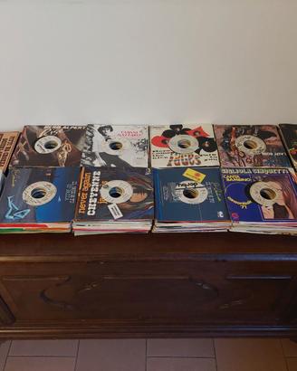 Lotto di 335 dischi in vinile 45 giri