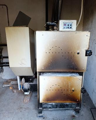 caldaia combinata pellet e legna 