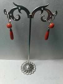 orecchini argento rodiato monachella e corallo.
