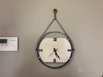 Orologio da parete in ferro e legno