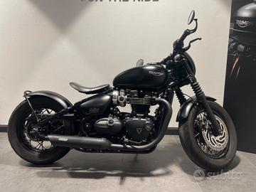 Triumph Bonneville Bobber BLACK