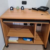 scrivania porta pc