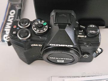 Olympus E-M5 III + Pana 14-45 come nuovi