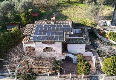 Villa di 350 m² con più di 5 locali e box auto dop