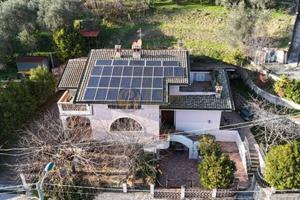 Villa di 350 m² con più di 5 locali e box auto dop