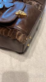 Borsa in pelle e pettitgris rasato