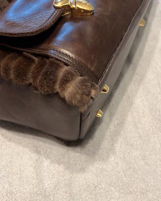 Borsa in pelle e pettitgris rasato