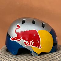 Casco red bull