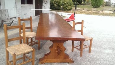 TAVOLO CON SEDIE IN LEGNO