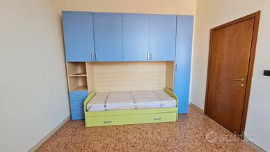 N° 2 armadi : uno a 6 ante e uno con letto a ponte