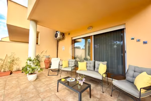 VILLA A SCHIERA A SABAUDIA