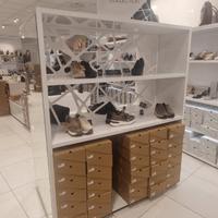 arredamento negozio scarpe