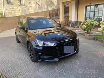 Audi A1 S-TRONIC 1.4 TDI IDENTITY BLACK