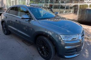 Audi Q3 2.0 TDI  150 CV 4 S-Tronic. Colore Gray