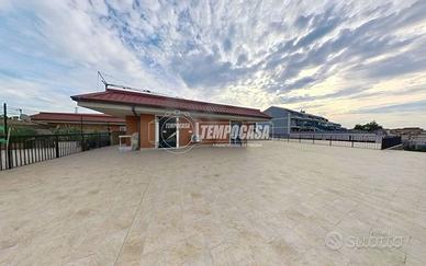 APPARTAMENTO PARI AL NUOVO CON TERRAZZO E POSTO AU