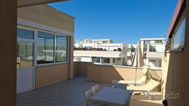 Villa con giardino e veranda solarium