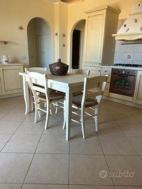 Tavolo e 4 sedie