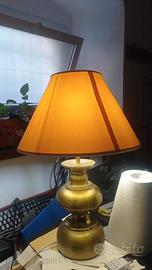 LAMPADA IN OTTONE DA TAVOLO CON LAMPADINA A LED