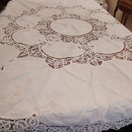 tovaglia tonda pizzo rinascimento 