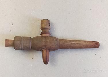 antico rubinetto legno